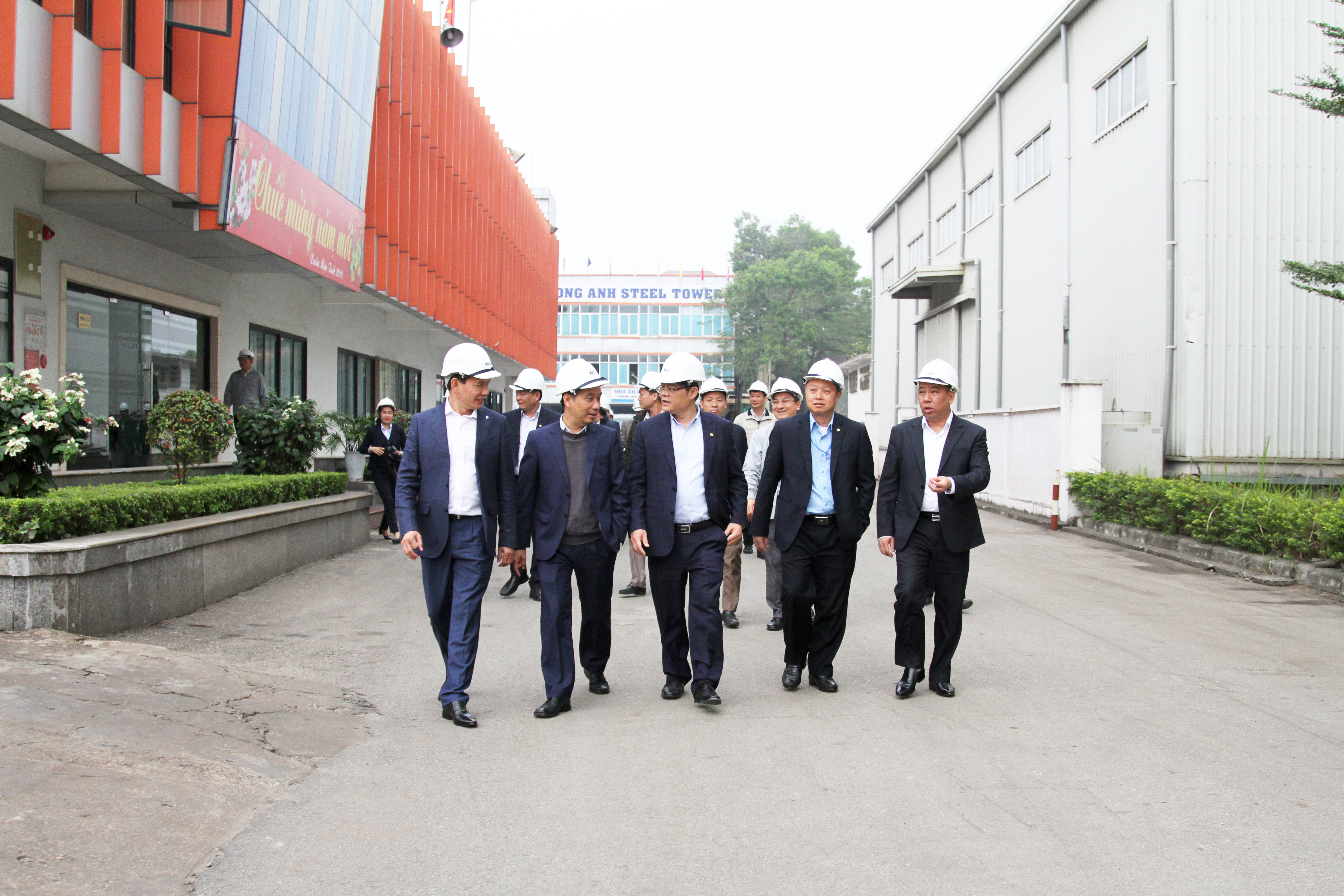 Lãnh đạo tập đoàn EVN & NPT tham quan sản phẩm mới của PCC1