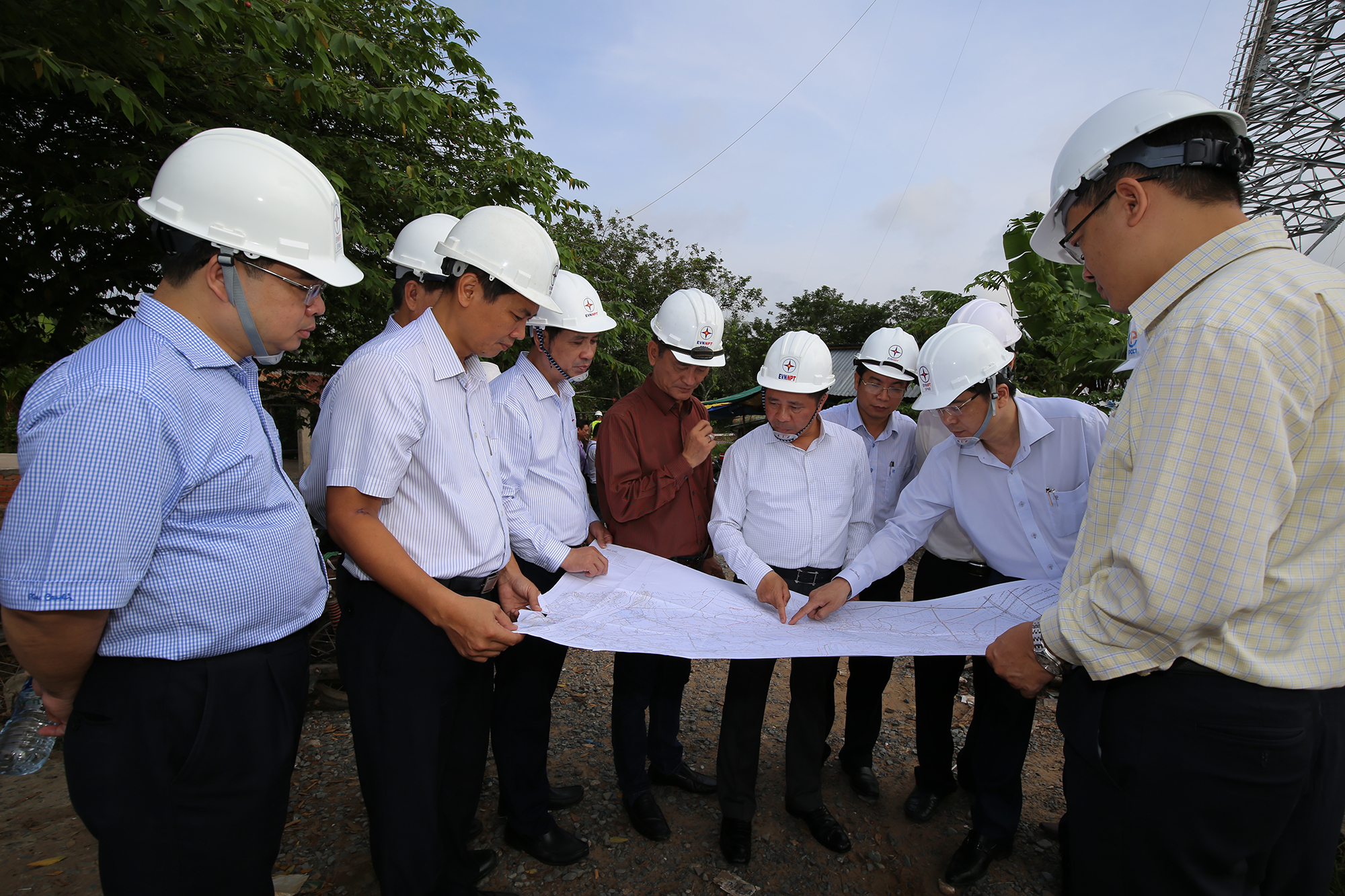  500 kV Song Hau - Duc Hoa transmission line is on the way to finish