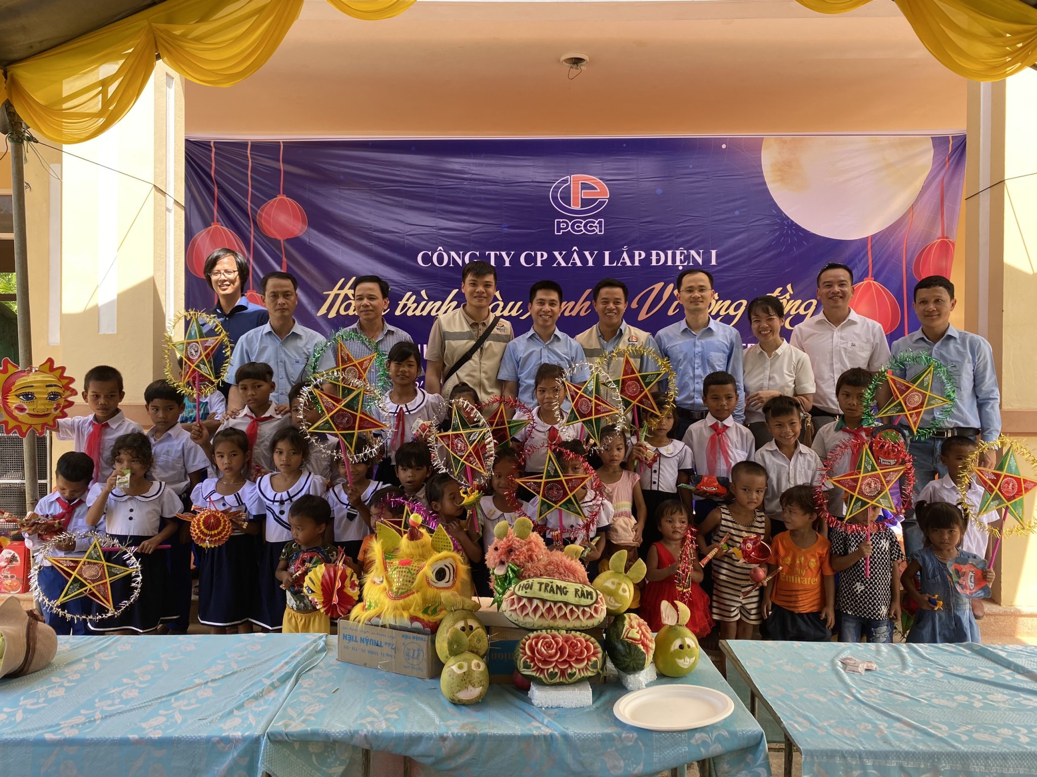 Power Construction Joint Stock Company No.1 - PCC1 organized a social work program “For the community” in Huong Hoa, Quang Tri